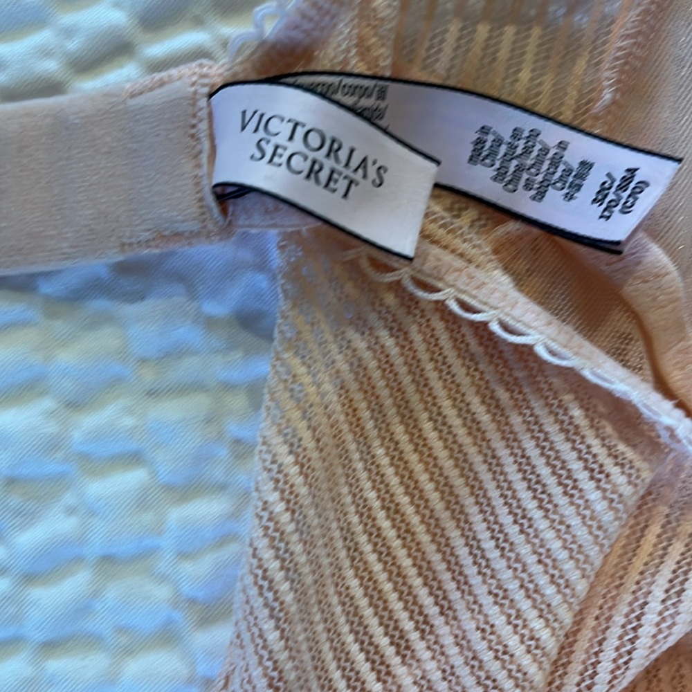 Victoria’s Secret 1-piece lingerie bodysuit with underwire 32C. - Picture 5 of 5